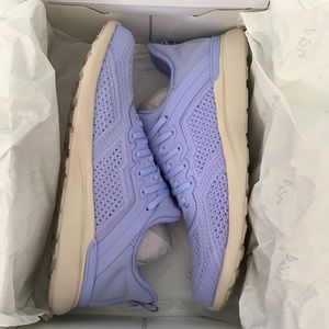 Brand new in box. APL tech loom tracer